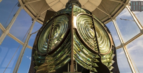 Antiche lanterne e meravigliosi panorami: visita al Faro di Bari, il "guardiano del mare"